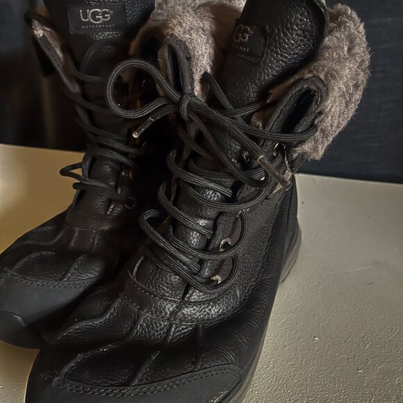 UGG Women's Adirondack Shearling Boots Size 9.5 - Picture 3 of 6
